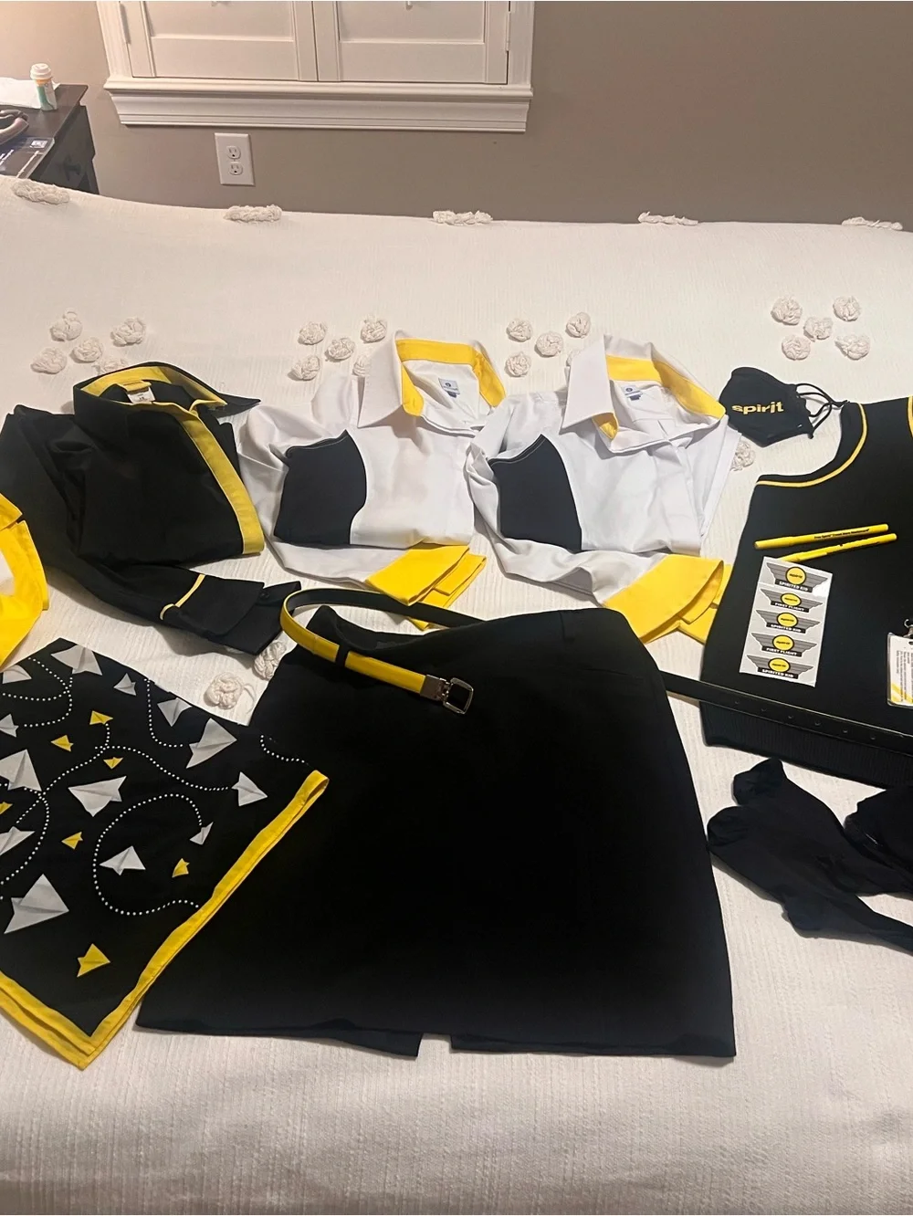 SOLD!!Spirit Airlines flight attendant crew issued uniform pieces plus more - Picture 8 of 9